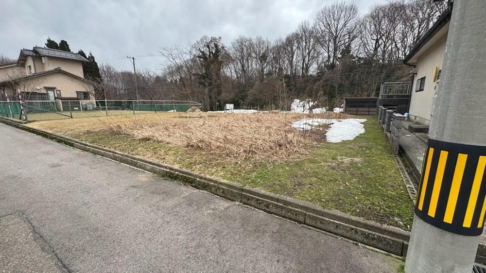 297 m² land in Kanazawa, Ishikawa - Photo 1