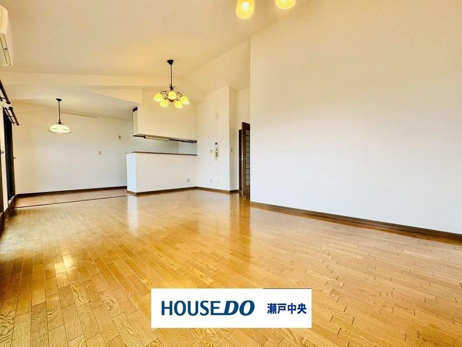 2LDK apartment in Owariasahi, Aichi - Photo 1
