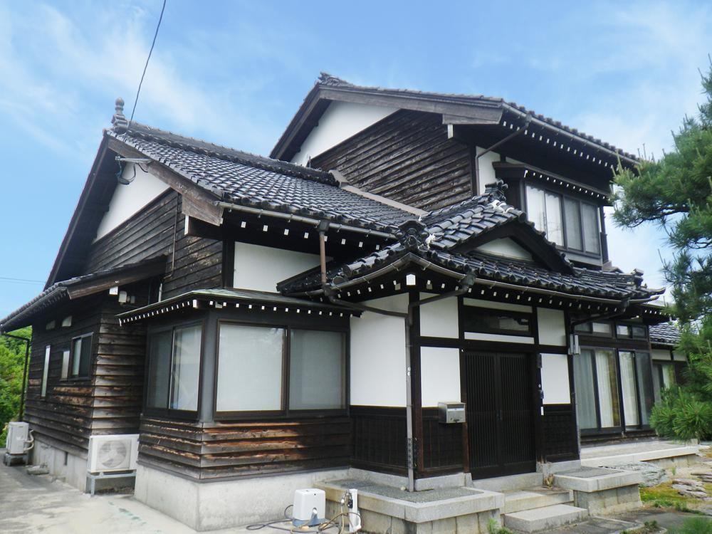 Elegant 5LDK Detached House with Japanese Garden - Photo 1