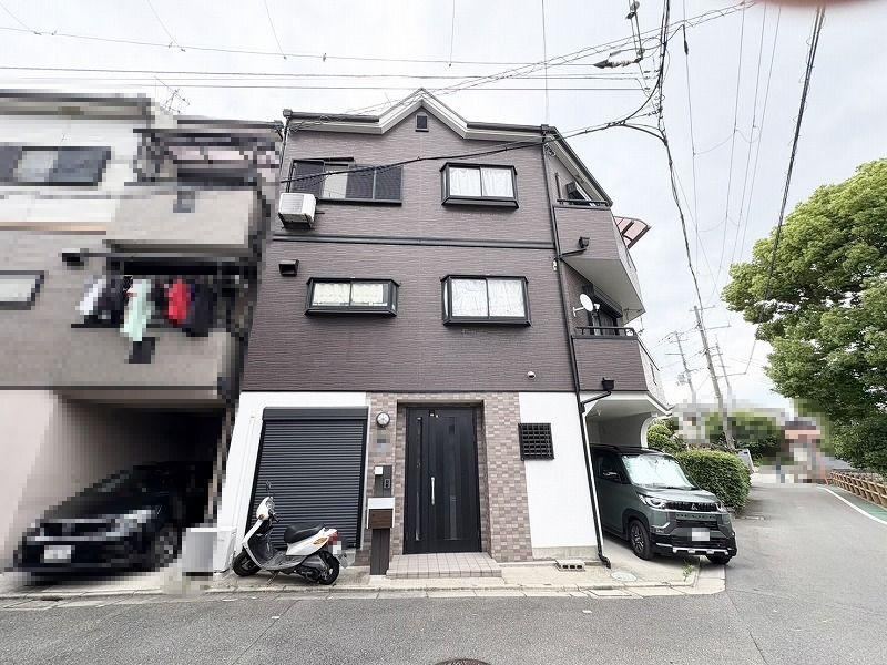 Charming 3LDK House with Garage in Kitajima-cho - Photo 1