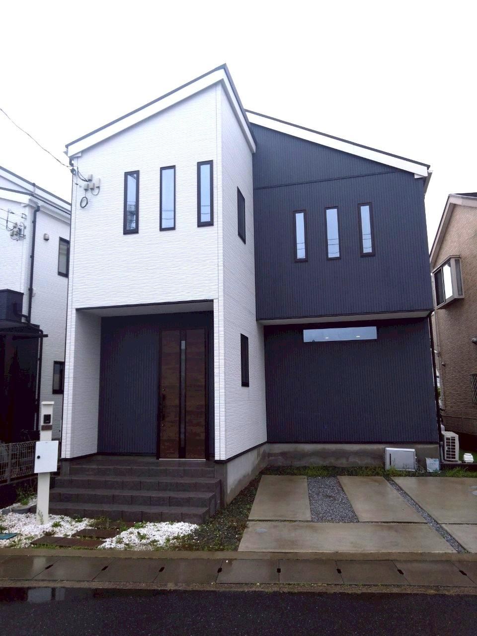 Flexible 4LDK House with Parking Options - Photo 1