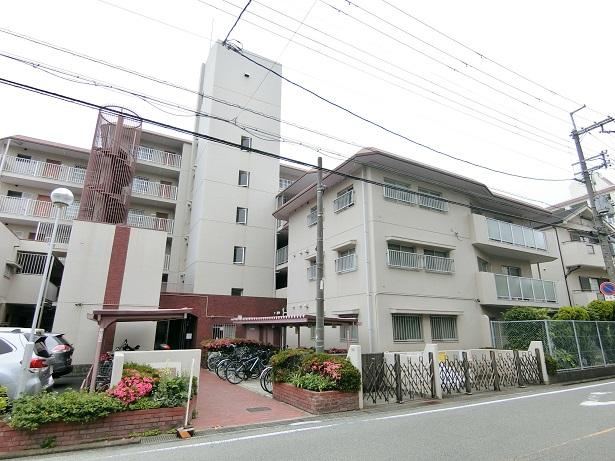 3LDK apartment in Toyonaka, Osaka - Photo 1