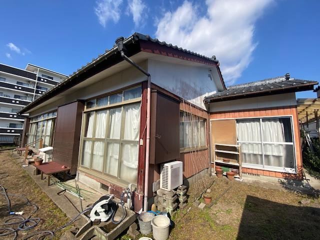 Wooden Single-Story Home with Garage in Shimo-Kawa-Higashi - Photo 1