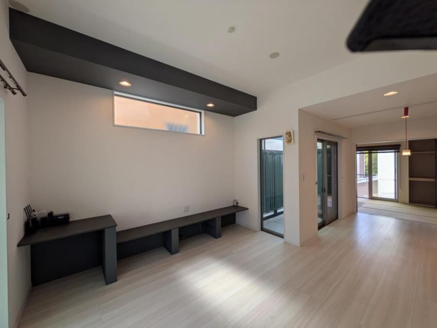 Modern 4LDK Home with Carport in Kyotanabe, Kyoto - Photo 1