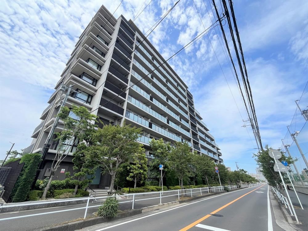 Top-Floor 3LDK Apartment with Roof Balcony in Urayasu - Photo 1