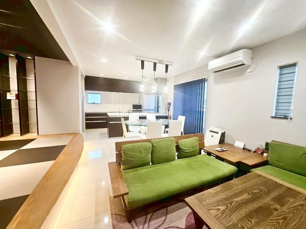 Stylish 4LDK Home with Modern Features in Hirano - Photo 1