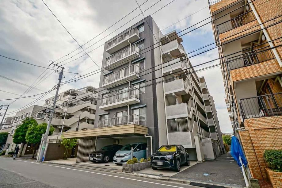 Pet-Friendly 3LDK Apartment in Takano-dai - Photo 1