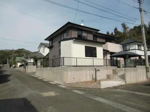 Spacious 5LDK Home with Ample Storage - Photo 1