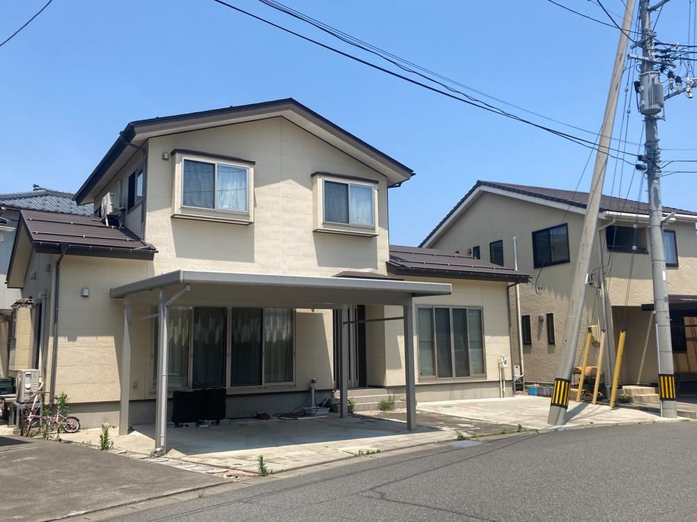 Sturdy 4LDK Home with Carport in Niigata - Photo 1