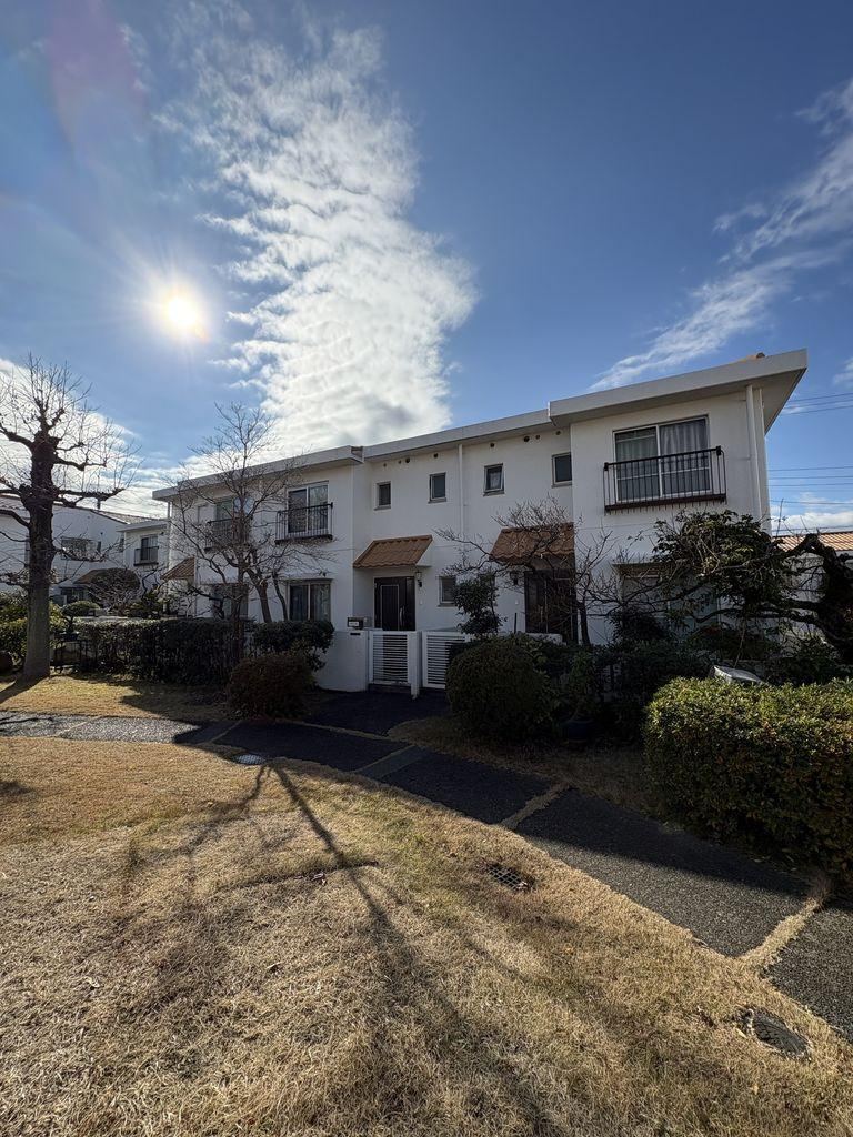Charming 4LDK Maisonette with Private Garden in Nagayama - Photo 1