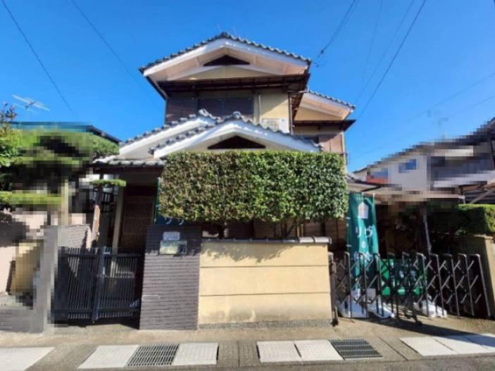 Traditional 5DK Home with Japanese Rooms in Nagaokakyo - Photo 1