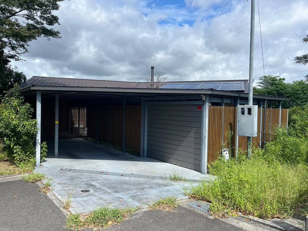 Stunning Views and Ample Storage in Kuniyoshida, Shizuoka - Photo 1