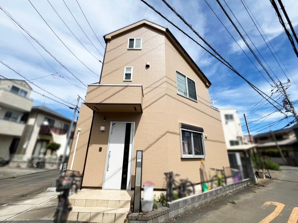 Bright 3LDK Home on a Corner Lot - Photo 1