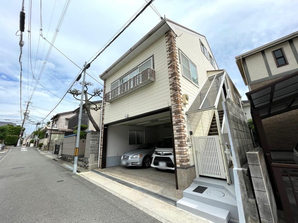 Renovated 4LDK House with Electric Shutter Garage - Photo 1