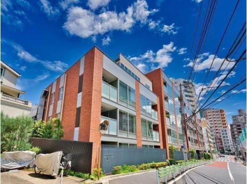 2LDK apartment in Minato Ward, Tokyo - Photo 1