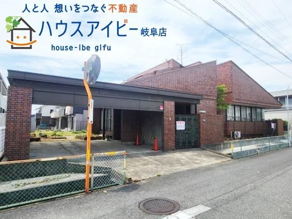 Large 5LDK Home with Expansive Land in Ogaki - Photo 1