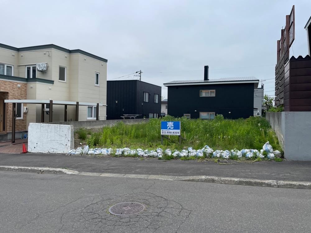 182 m² land in Nishi Ward, Sapporo, Hokkaido - Photo 1