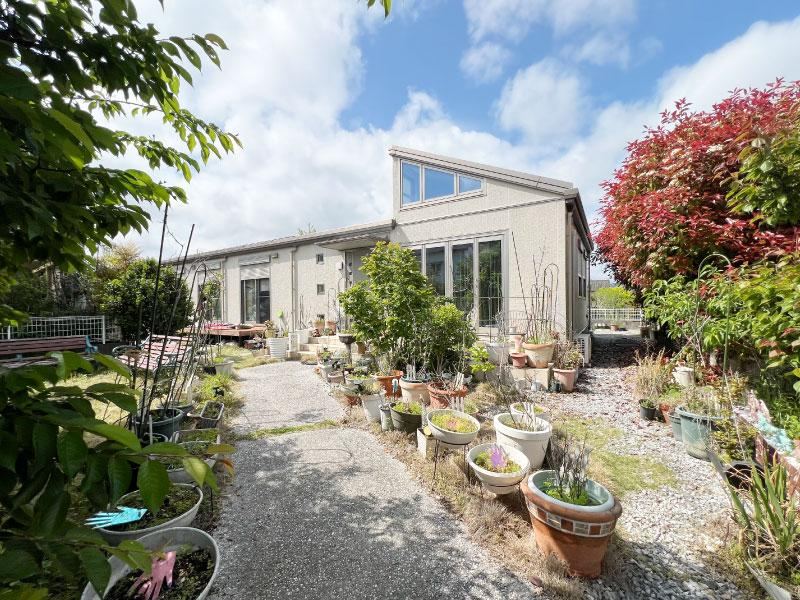 Conveniently Located 5LDK Home in Nagahama - Photo 1