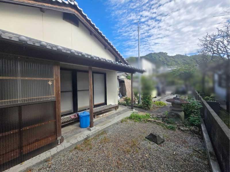 Convenient 3DK Home with Parking for 3 Cars - Photo 1
