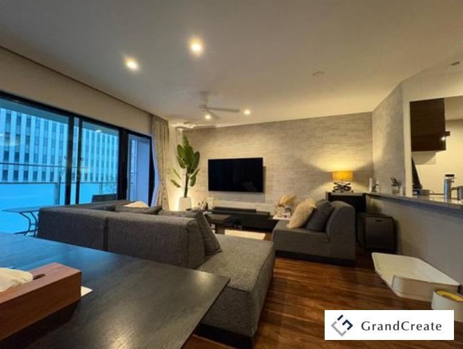 Charming 2LDK Apartment in Shinagawa Seaside Area - Photo 1