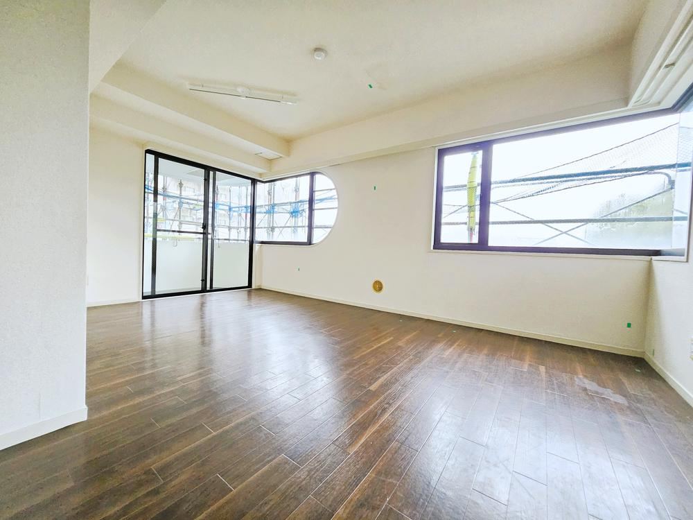 Bright 2LDK Apartment in Naito - Photo 1