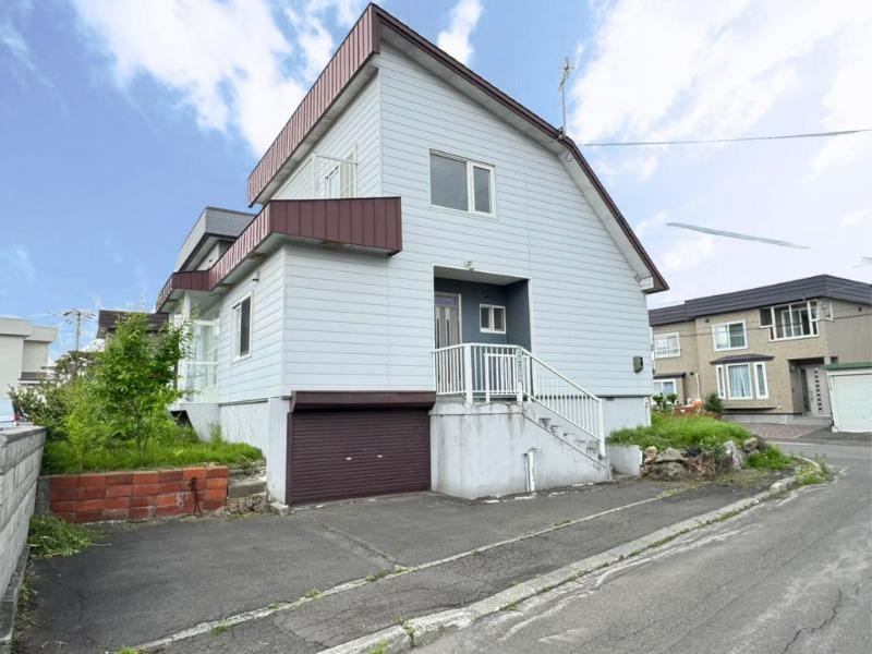 Spacious 4LDK Detached House in Central Ebetsu - Photo 1