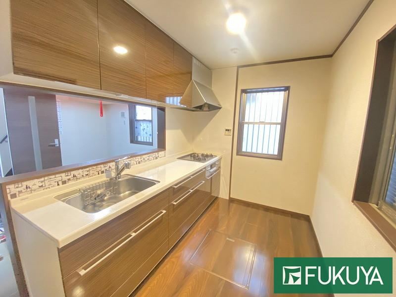 Spacious 4LDK House with Parking in Yawata - Photo 1