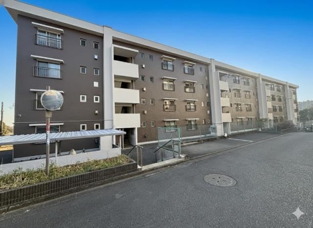 2LDK Apartment in Shio-midai - Photo 1
