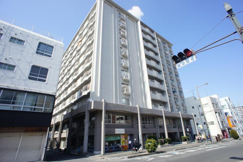 4LDK apartment in Matsuyama, Ehime - Photo 1