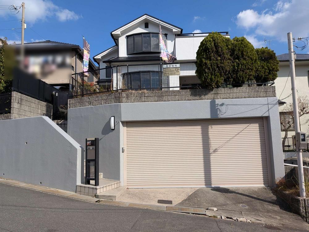 Spacious 5LDK Family Home in Hirakata - Photo 1