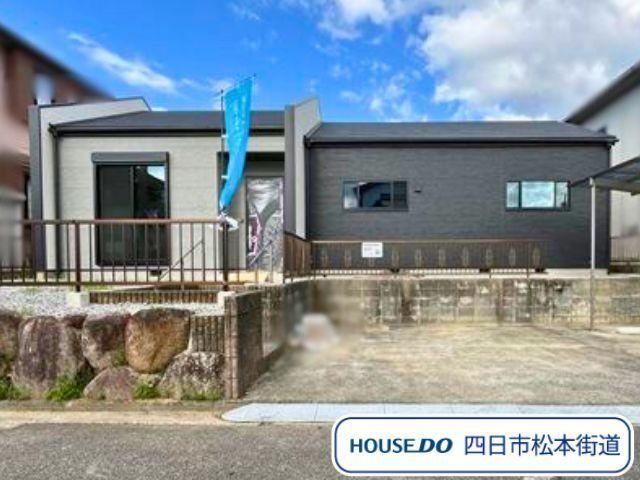 Charming 3LDK Home with Laundry Room in Yokkaichi - Photo 1