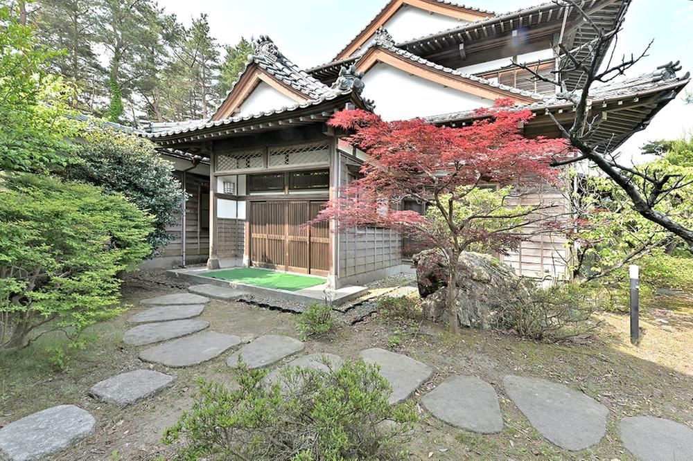 Stunning Traditional Japanese House with Sea Views - Photo 1