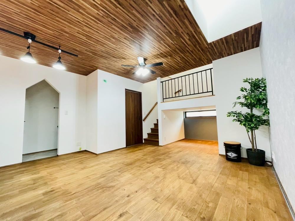 Stylish 3LDK Detached House with Parking for 2 Cars in Higashi-Osaka - Photo 1