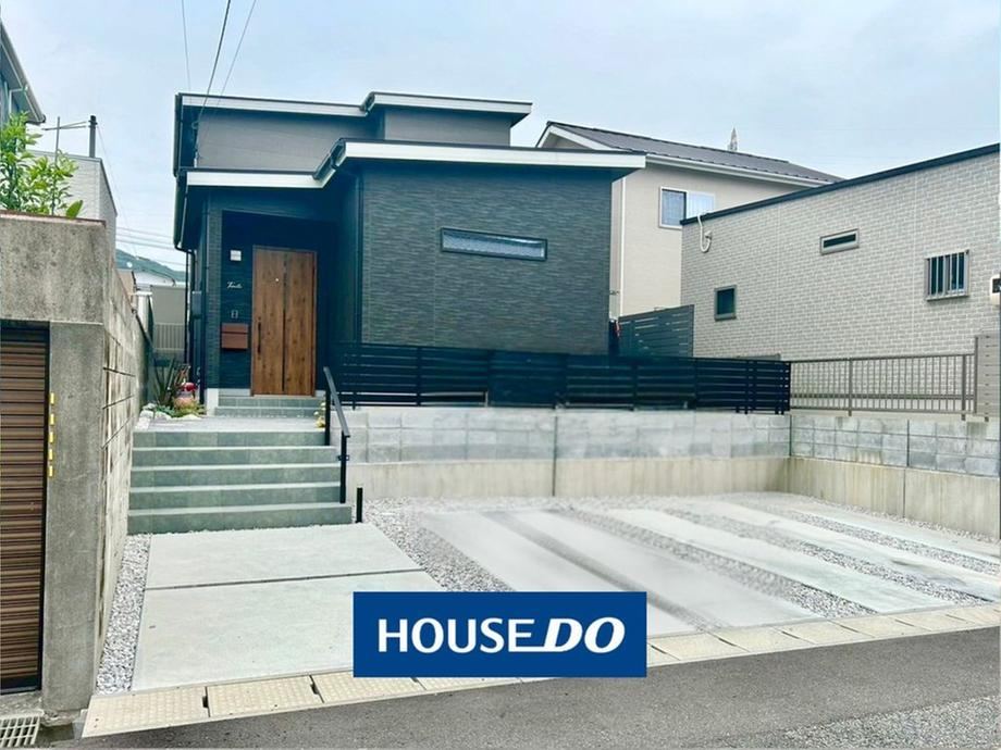 Modern 4LDK Home with Solar Panels in Shunan - Photo 1