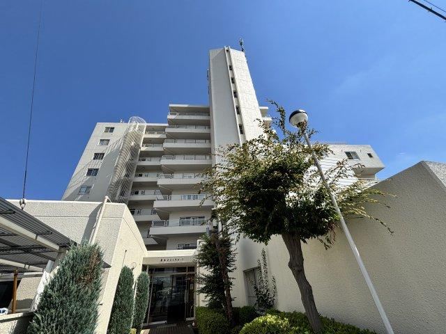 Modern 3LDK Apartment with Excellent Amenities - Photo 1