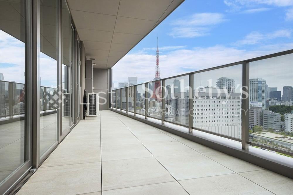2LDK apartment in Minato Ward, Tokyo - Photo 1