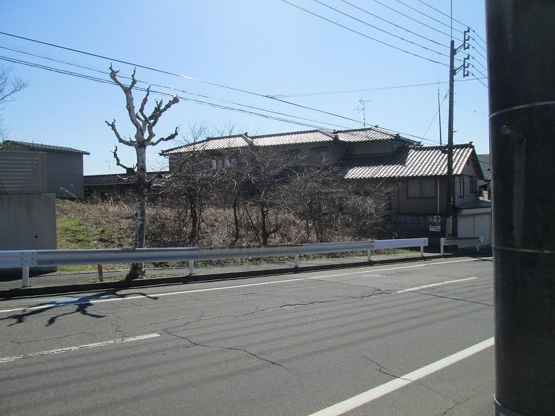 Ample Land Over 100 Tsubo for Residential or Business Use - Photo 1