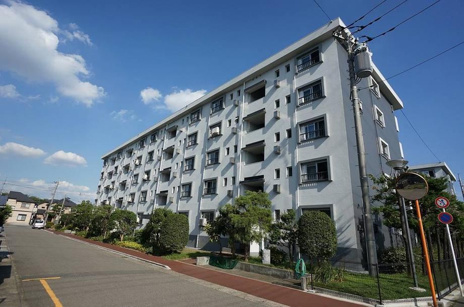 Spacious 2LDK Apartment in Tajima - Photo 1
