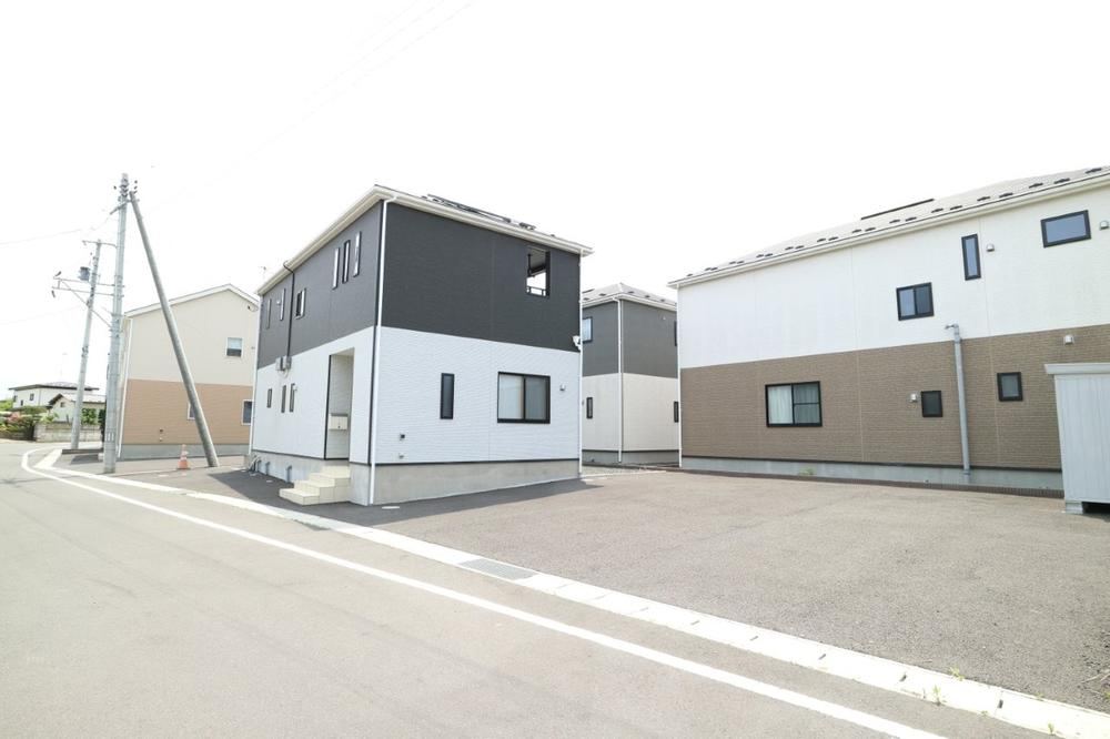 Modern 4LDK Home with Solar Power in Chikuzan - Photo 1