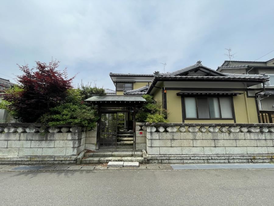 Spacious 6DK House with Carport in Keio, Niigata - Photo 1