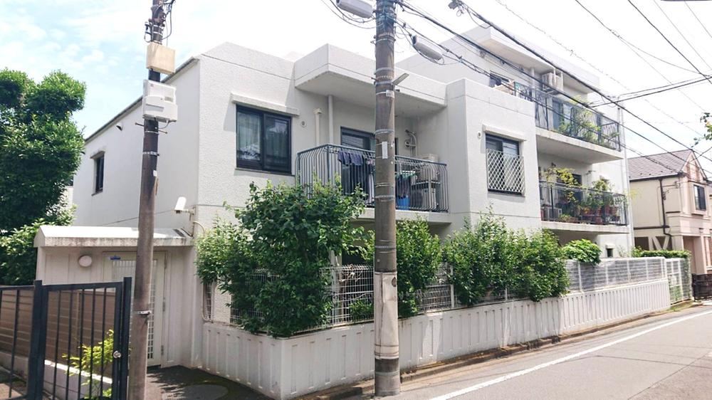 Charming 2LDK Apartment with Private Garden in Nerima - Photo 1