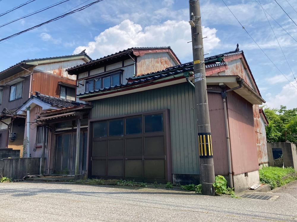 174 m² land in Takaoka, Toyama - Photo 1