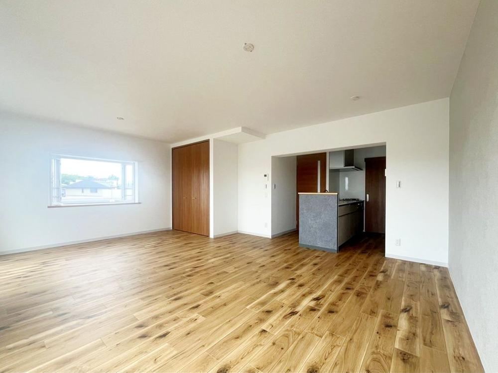 Fully Renovated 2LDK Apartment in Fukaya - Photo 1