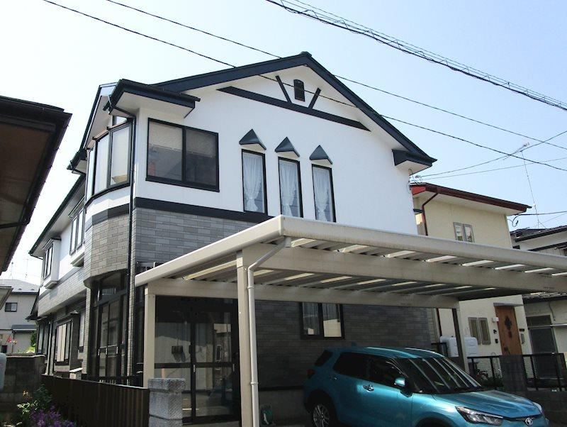Spacious 5LDK Family Home with Carport - Photo 1