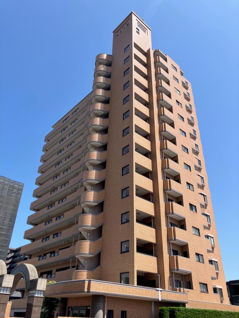 2LDK+S apartment in Matsuyama, Ehime - Photo 1