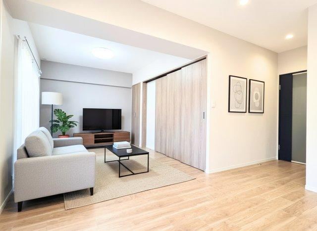 Fully Renovated 3LDK Apartment with Great Sunlight - Photo 1