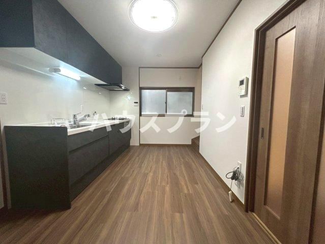 Renovated 4DK House with Modern Amenities in Neyagawa - Photo 1