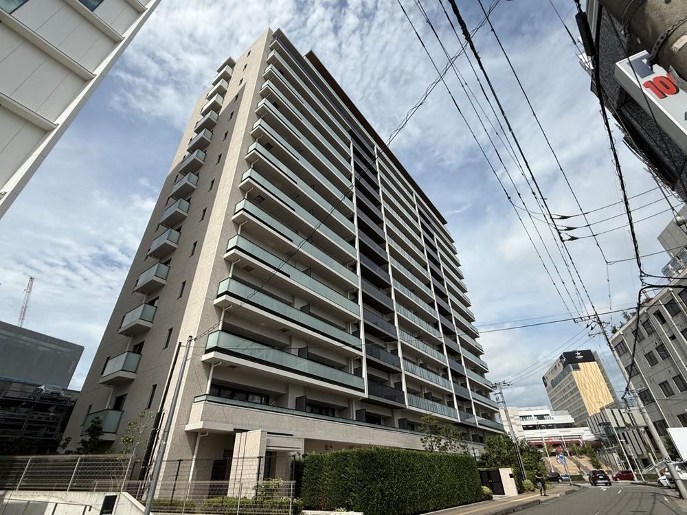 Stylish 3LDK Proud Series Apartment Near Utsunomiya Station - Photo 1