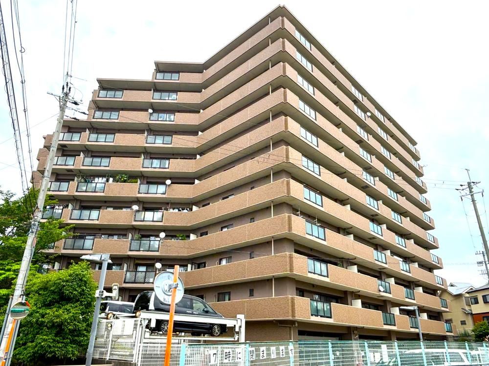 4LDK apartment in Hirakata, Osaka - Photo 1
