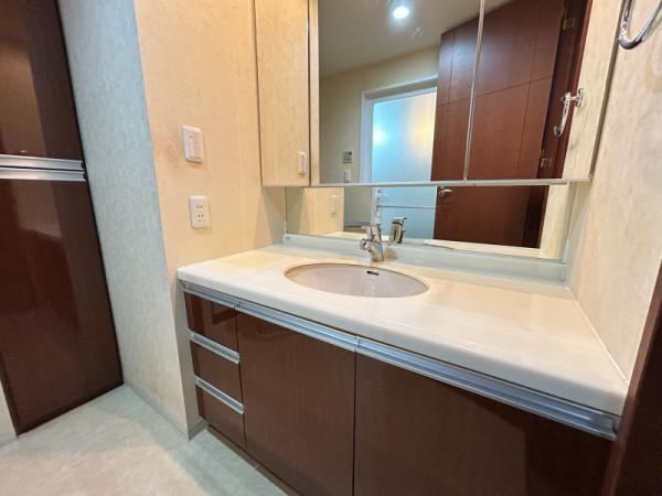 3LDK apartment in Kita Ward, Nagoya, Aichi - Photo 1